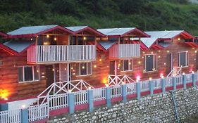 Rooftop Cottages & Restaurant, Pangot